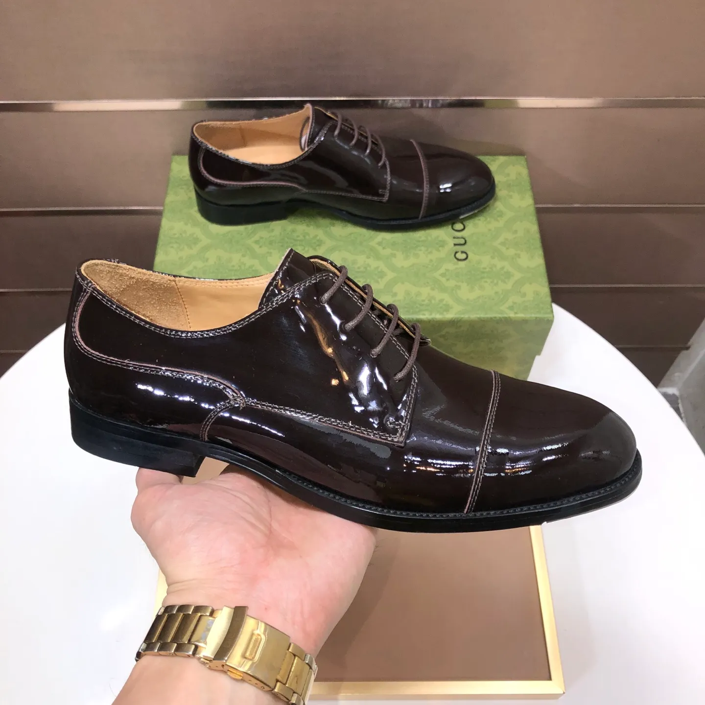 Men's shoes 💰660💰 Brand: GUCCI (Gucci) Standard code: Men's size 38/44 (45/46 can be customized) Grade: Same as the official website Original quality Material: Original cowhide Water-dyed cowhide lining Original rubber outsole Style category: Men's fashionable casual leather shoes Distinguished big-name luxury elements top luxury Color: Actual picture